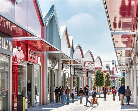 I MIGLIORI Outlet in Provincia di Varese (Aggiornato 2024).